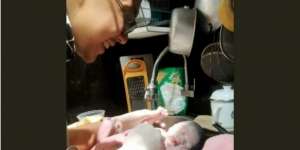 Bersihkan Bayi di Dapur, Simak Kisah Heroik Dokter Gia
