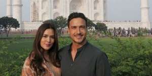 Berbusana Sari saat Plesir ke India, Raisa Anggun Banget!
