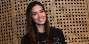 6 Potret Kemesraan Vino Bastian-Marsha Timothy, Jauh Gosip