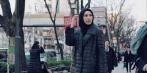 Sontek Gaya Boyish Rani Hatta untuk Hijabers Tomboy