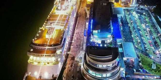 Kapal Pesiar Mewah Sandar di Surabaya, Jadi Wisata Dadakan!