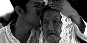 Merinding! Kisah Anak yang Lupakan Ibu di Panti Jompo