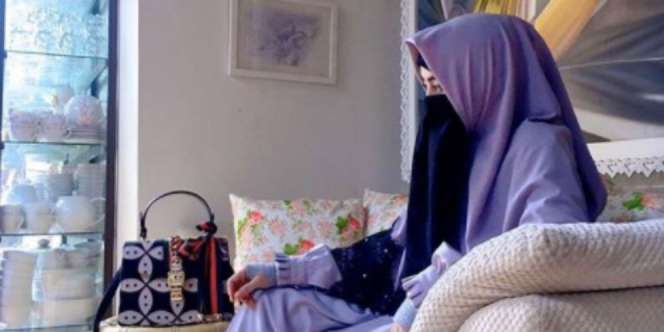 Muncul di Instagram, Umi Pipik: Wahai yang Sibuk dengan Dunia
