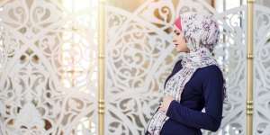 Bagaimana Hukum Merayakan Tujuh Bulanan Wanita Hamil?