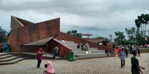 Melihat Alun-Alun Cicendo yang Baru Diresmikan Ridwan Kamil