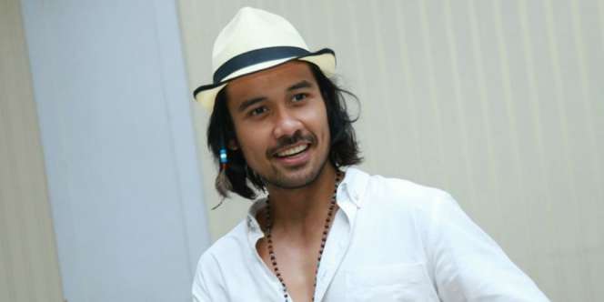Pangkas Rambut, Penampilan Baru Chicco Jerikho Bikin Meleleh