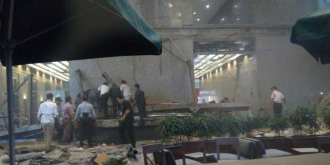 Bruk! Selasar Tower II Gedung BEI Ambruk