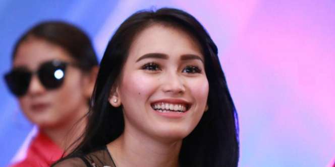 Unggah Foto Masa Lalu, Wajah Ayu Jadi Sorotan