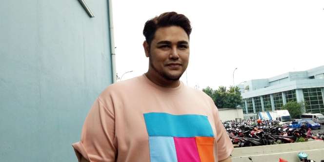 Ivan Gunawan Tulis 'Happy Wedding', Ayu Ting Ting Menikah?