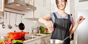 Memasak dan Mencuci Kewajiban Istri, Benarkah?
