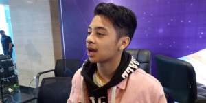 Dikecewakan Sahabat, Jari Bastian Steel Malah Curi Perhatian