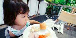 Hadapi Si Kecil yang Picky Eater Saat Terserang Panas Dalam