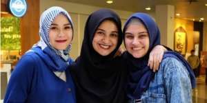 Berhenti dari Berita Islami, 3 Artis Berhijab Ini Tetap Dekat