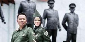 Foto Pra-Nikah Vicky dan Angel Bertema Pahlawan, Yey or Ney?