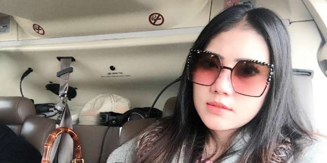 3 Tampilan 'Cetar' Via Vallen dalam Balutan Gaun
