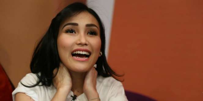 Ayu Ting Ting Buka Suara Soal Isu Nikah Januari 2018