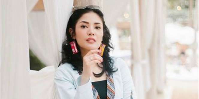 3 Anting `Kontroversial` Nindy Ayunda, Harganya Murah Banget!