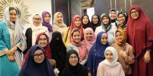 Kompaknya Geng Pengajian Para Selebritis, Bikin Adem