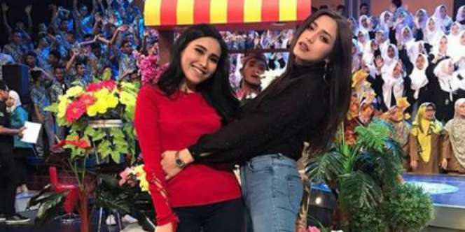 Sempat Dikabarkan Tak Akur, Ayu Ting Ting & Jedar Tampil Akrab