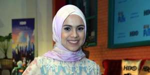 Hamil Tua, Penampilan Nycta Gina Tetap Energik