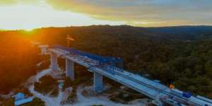 Foto: Menjulang 35 Meter, Ini Kemegahan Jembatan Petuk NTT