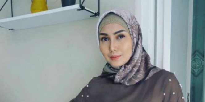 Terlihat Nyaman, Ini 4 Perubahan Fenita Arie Pasca Berhijab