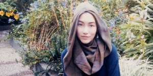 Intip 5 Style Busana Hijab Paling Modis ala Hana Tajima
