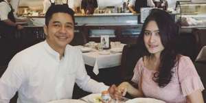 Beri Pacar Tas Mewah, Ekspresi Adly Fairuz Jadi Sorotan