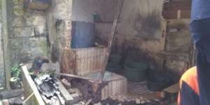 Gempa, Warga Jagakarsa Tertimpa Tembok Kamar Mandi