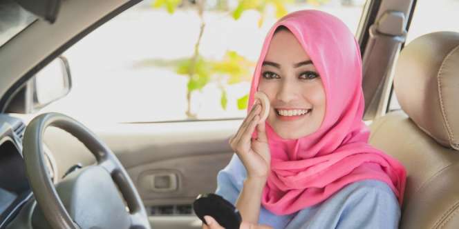 5 Cara Menyiasati Wajah Bulat Terlihat Lebih Tirus