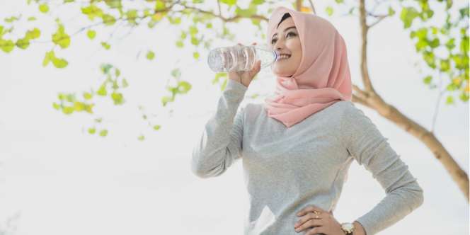 Bikin Kebiasaan Minum Air Putih Jadi Trending, Ini Manfaatnya!
