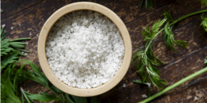 Taruh Garam di Bawah Tempat Tidur, Lihat yang Terjadi