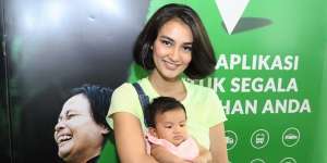 Gaya Asuh 5 Ibu Muda yang Menginspirasi