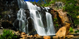 Detik-detik Turis Tenggelam di Air Terjun Terekam Video