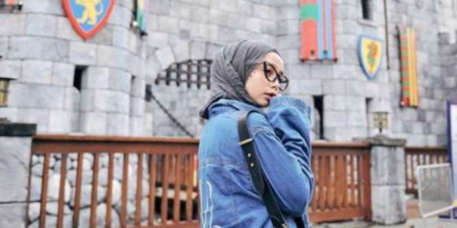 Inspirasi Busana Denim, Nggak Melulu Soal Celana