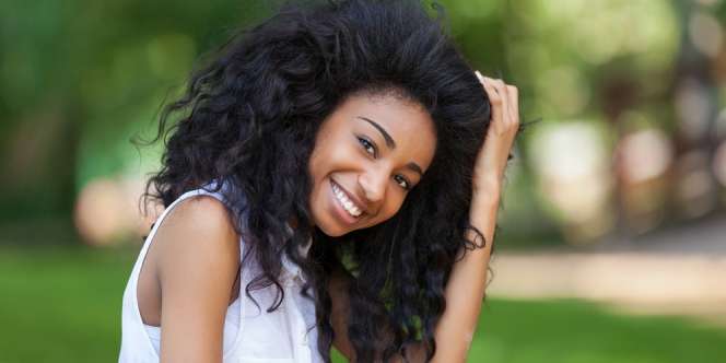 Tips Merawat Rambut Keriting, Hindari Hairdryer!