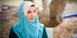 Trik Cantik dengan Lipstick Matte Warna Terbaru
