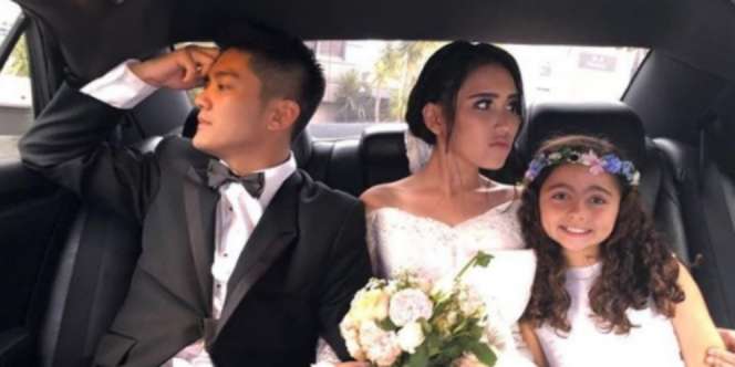 Pakai Gaun Igun, Ayu Ting Ting `Menikah` dengan Boy William