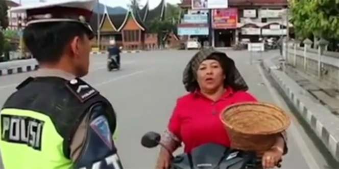 Tilang Ibu Sendiri Saat Razia, Si Polisi Dikutuk Jadi Batu