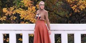 Dania Badawi: Rok Midi & Boots, Paduan Cocok di Musim Hujan