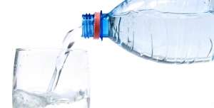 Ketahui Bahaya Minum Air Putih Berlebihan