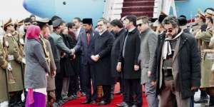 Dua Helikopter Kawal Jokowi ke Istana Afghanistan