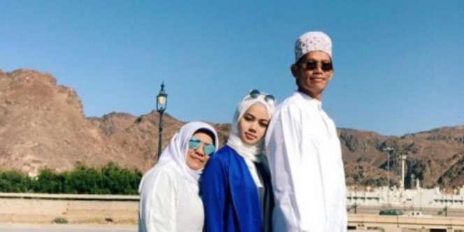 Tampak Manglingi Saat Berhijab, Yura Yunita Didoakan Berhijrah