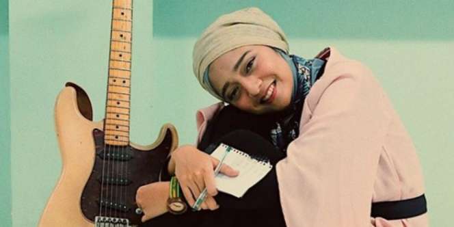 Mengenal Lebih Dekat Chiki Fawzi, Hijabers Muda Segudang Bakat