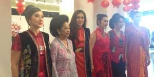 Fashion Legacy Hadirkan Busana Serba Merah