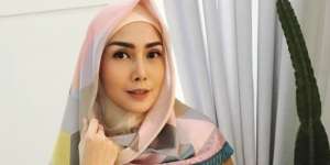 Blur Foto di Postingan, Fenita Arie Jadi Sorotan
