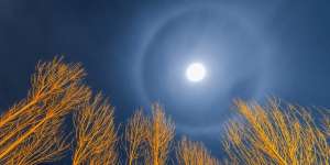 Indahnya Bulan Purnama di Langit Turki