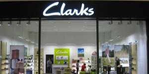 Gerai Sepatu Clarks Banting Harga 80%, Mau Tutup Toko?