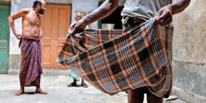 Koleksi Terbaru Zara Terinspirasi Kain Sarung, Tengok Harganya