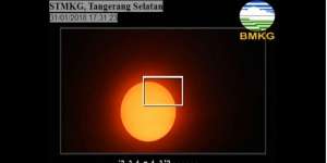 Ini Penampakan Gerhana Bulan di Langit Tangsel Sore Ini